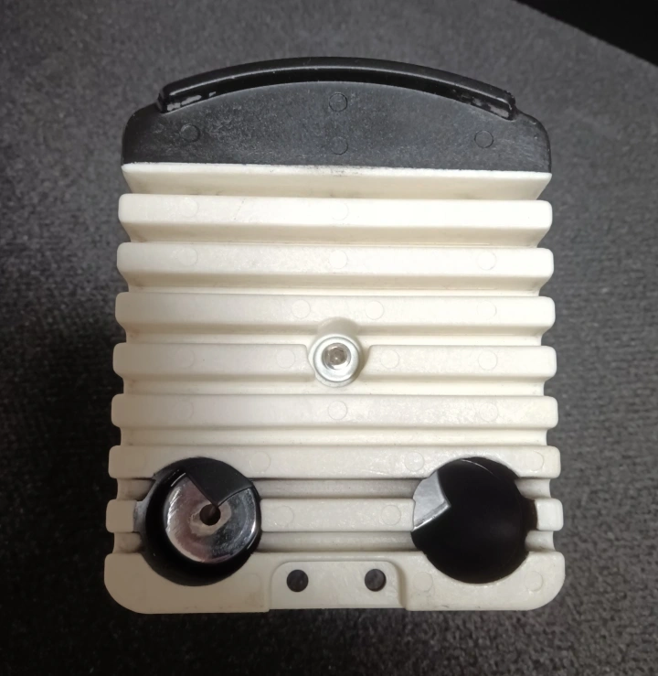 パワーブロックの1kgの重りが片方だけに入っている画像