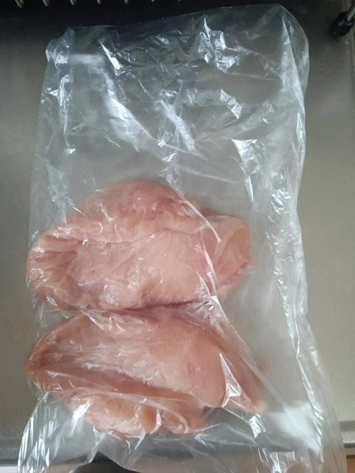 鶏むね肉2枚を低温調理する時の袋の入れ方